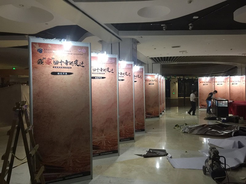 八棱柱掛畫展板